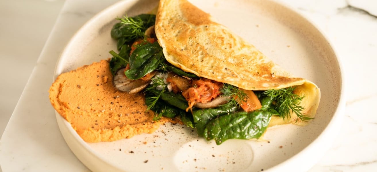 A plate of omellette and toast bread.